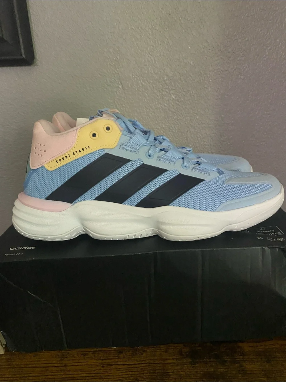 adidas lightweight court